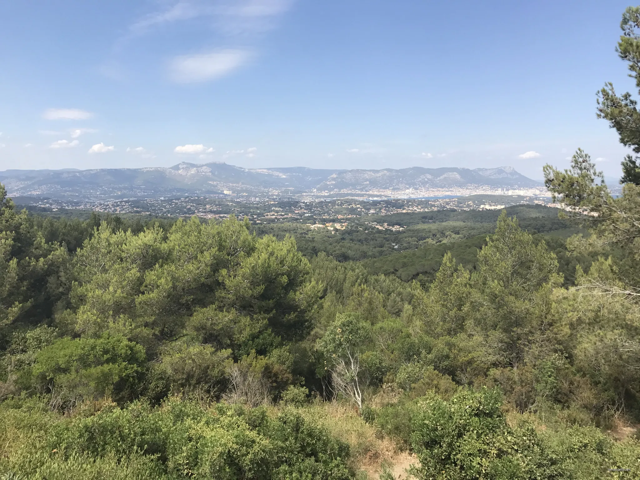 Vue de La Seyne-sur-Mer depuis la chapelle Notre-Dame-du-Mai. | Autor: Chabe01 | Licencja: CC BY-SA 4.0 | Źródło: Wikimedia Commons