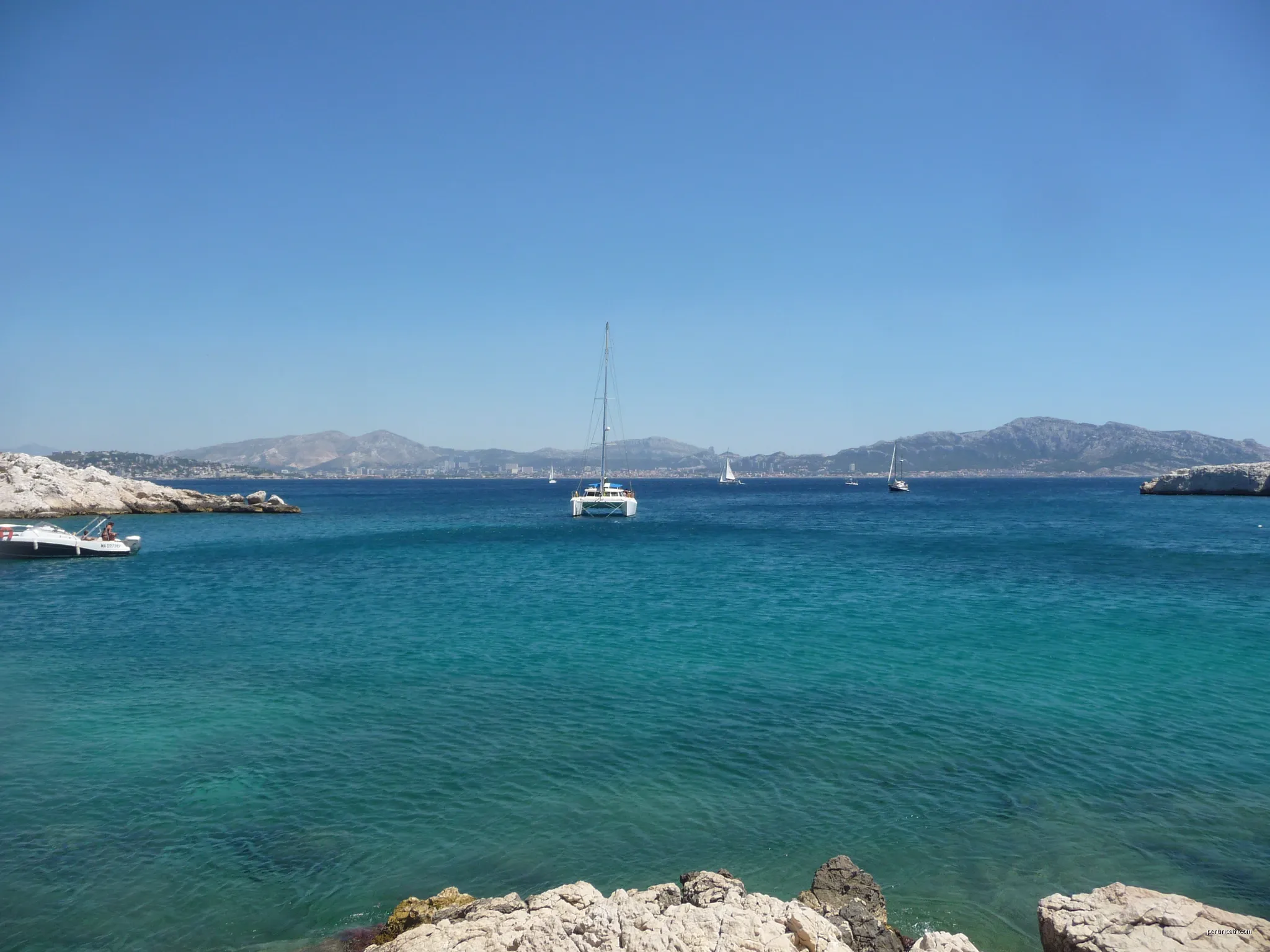 Vue depuis L'île de Pomègues, Marseille | Autor: Patrick Nouhailler's… | Licencja: CC BY-SA 3.0 | Źródło: Wikimedia Commons