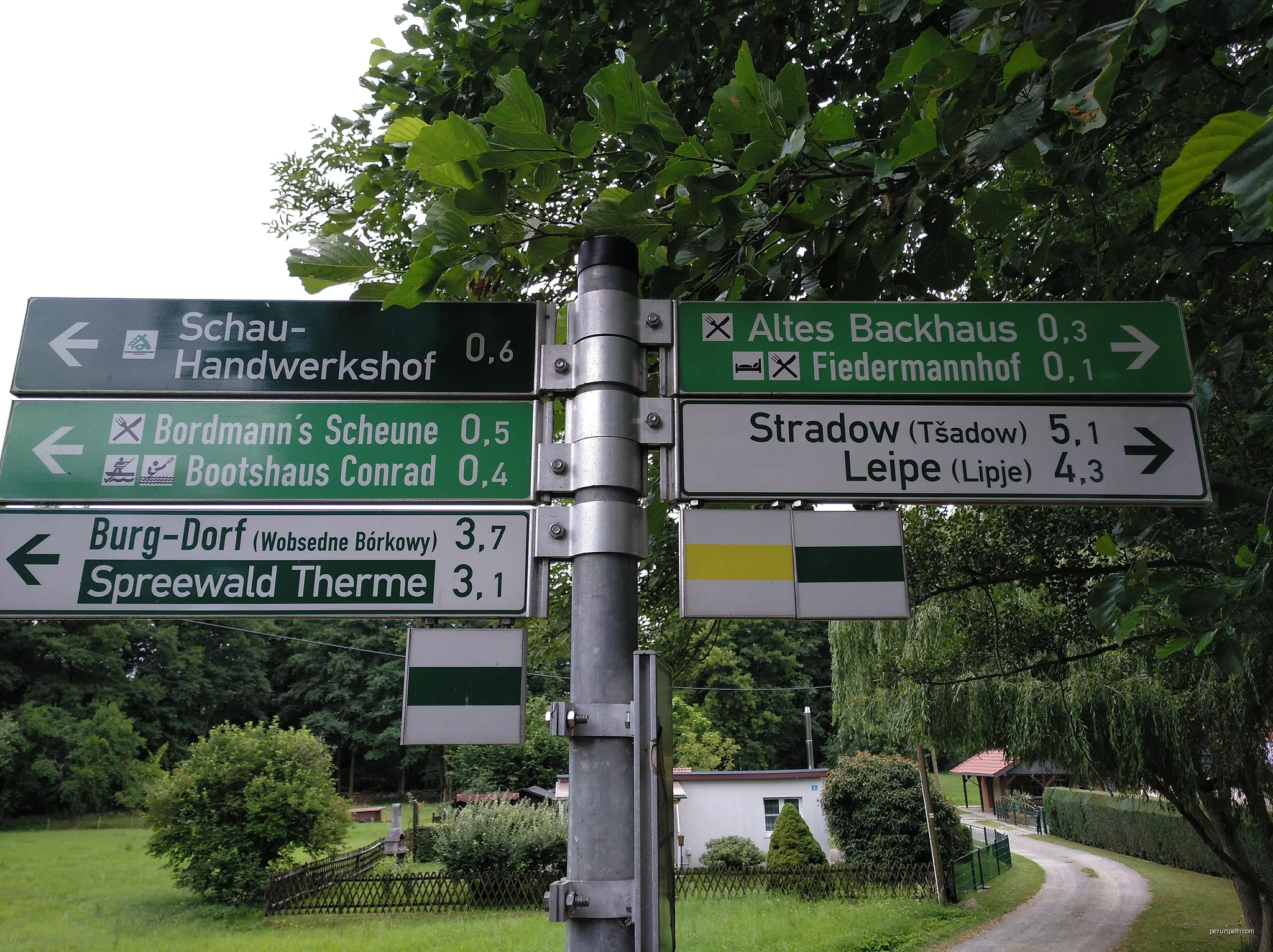 Wanderwegweiser Spreebrücke Erste Kolonie - Spreewald | Autor: Peter Maiwald | Licencja: CC0 | Źródło: Wikimedia Commons