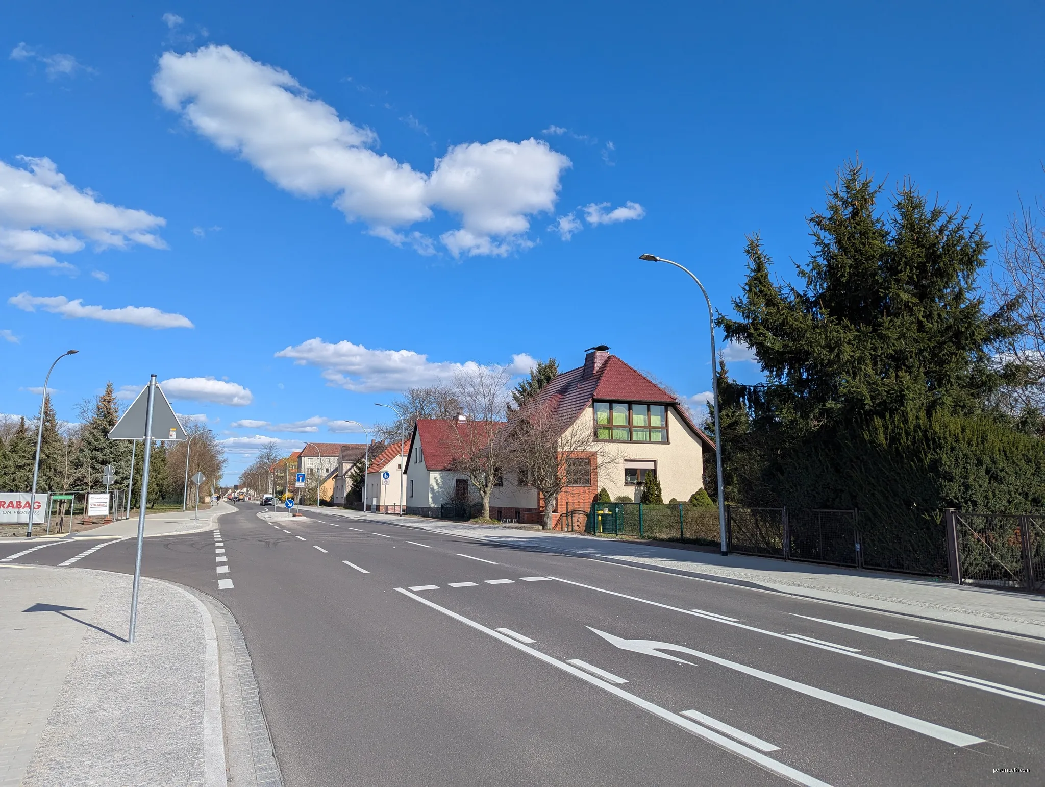 Wilhelm-Pieck-Straße (Vetschau) | Autor: Андрей Романенко | Licencja: CC BY-SA 4.0 | Źródło: Wikimedia Commons