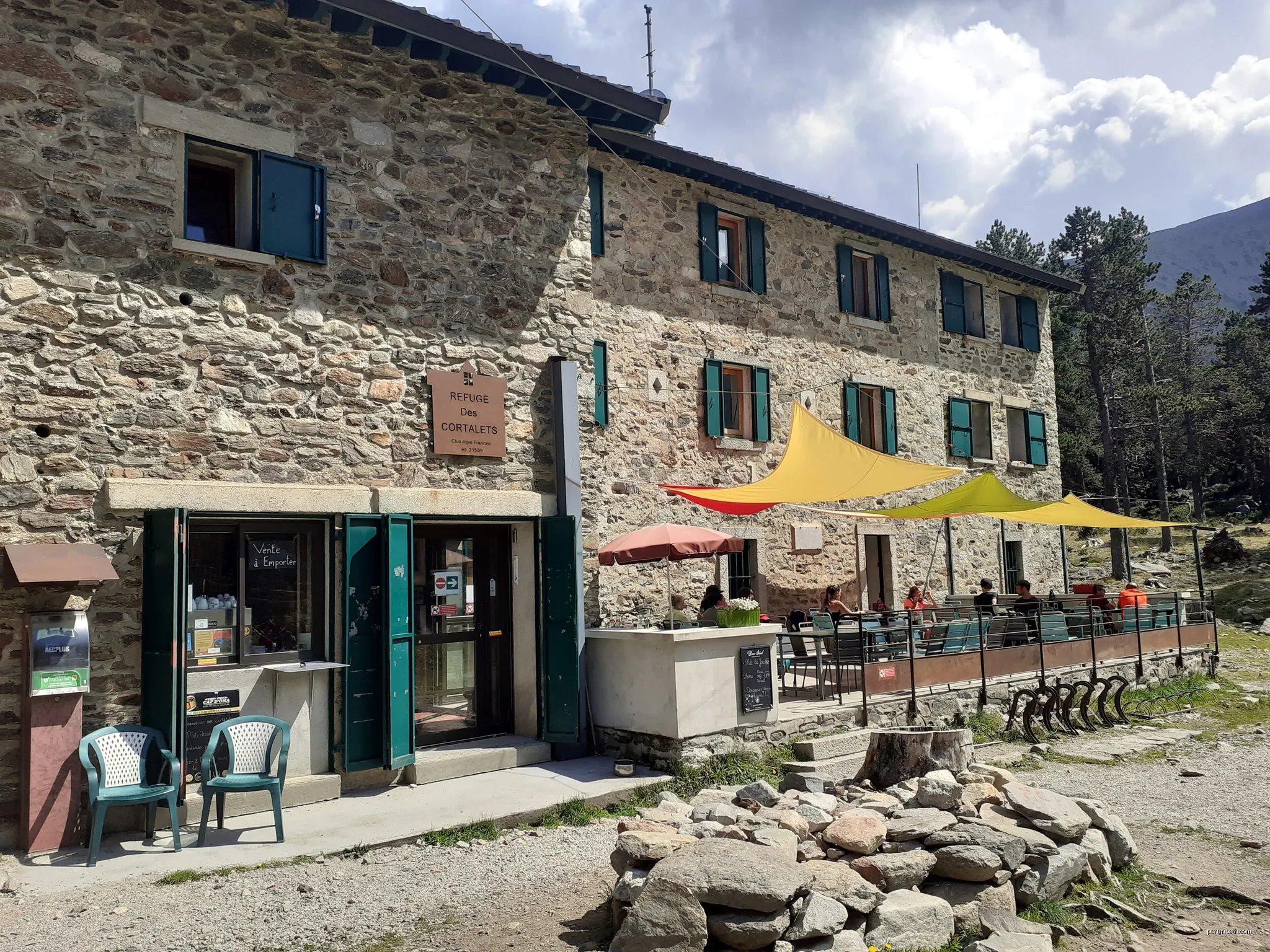 Refugi dels Cortalets | Autor: Jordi Gili | Licencja: CC BY-SA 4.0 | Źródło: Wikimedia Commons