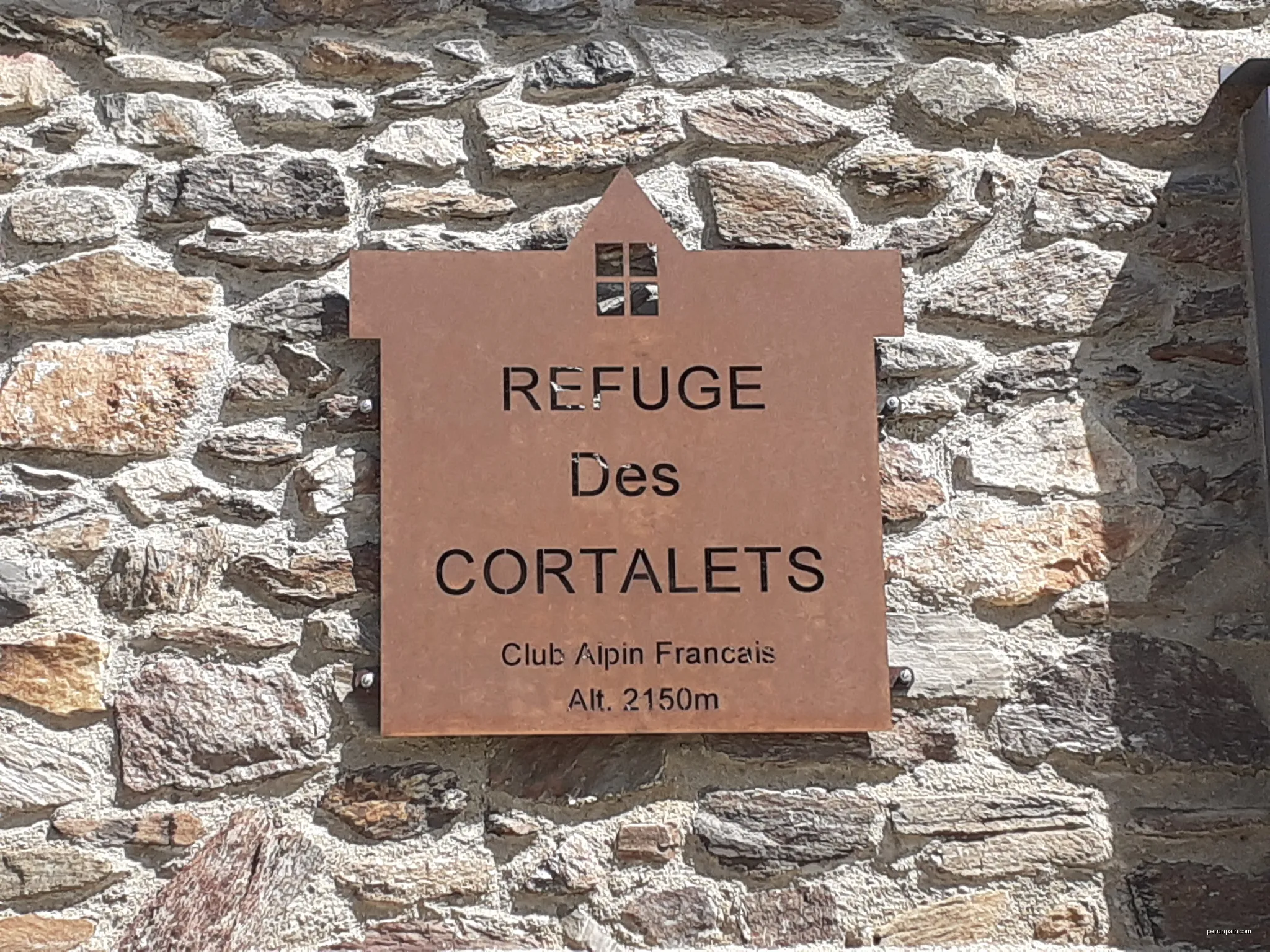 Refugi dels Cortalets | Autor: Jordi Gili | Licencja: CC BY-SA 4.0 | Źródło: Wikimedia Commons